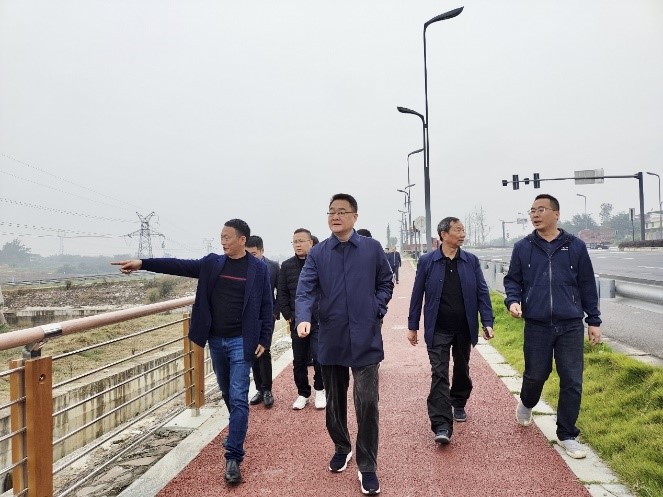 集团公司党委书记、董事长邓华一行前往青白江现代种业园区等调研