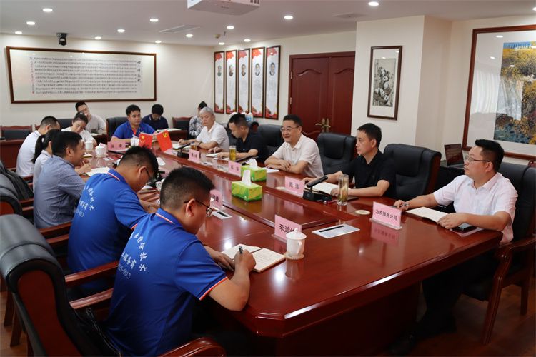 邓华会见蒙牛集团常温营销中心、成都天杰有机农业发展有限公司相关负责人一行