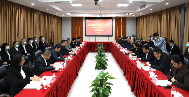 集团公司与万源市人民政府正式签订《万源旧院黑鸡产业“绿色发展、种业振兴”三年提升行动项目投资协议》